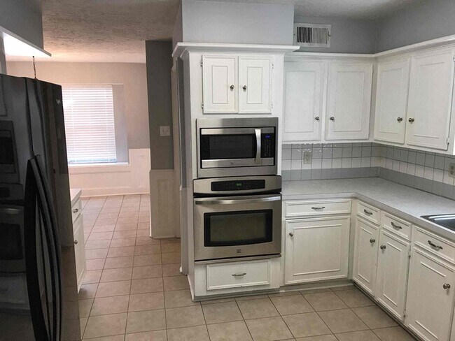 Building Photo - 11715 Parkriver Dr