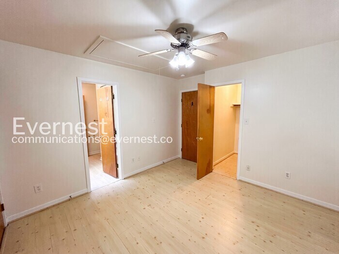 Building Photo - 128 Sharps Rd