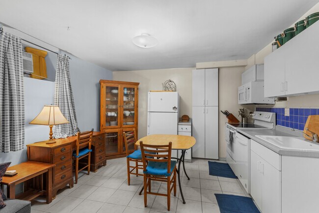 Building Photo - 56 Hobson St