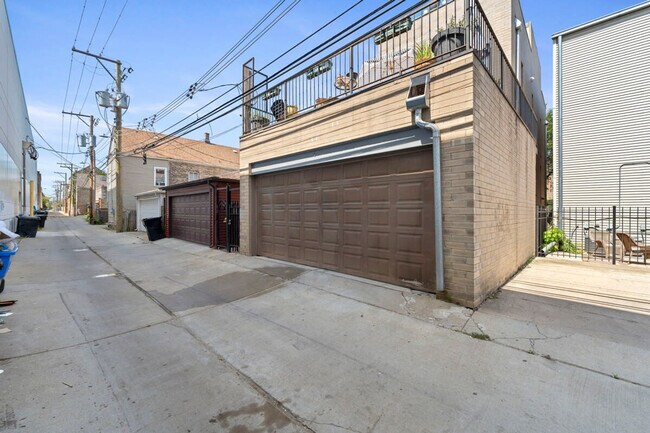 Building Photo - 2031 W Coulter St