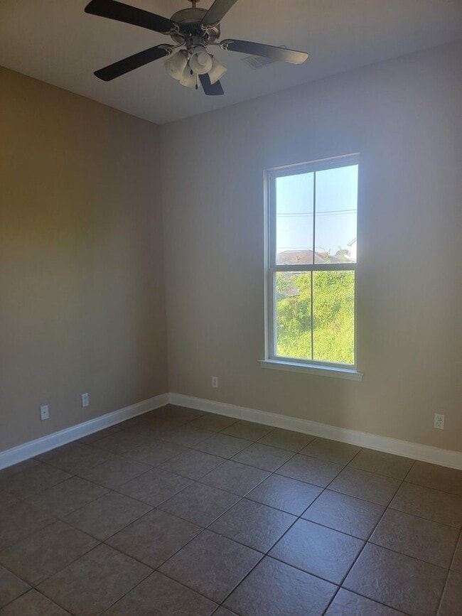 Building Photo - Single Two bedroom in Burbank Neighborhood