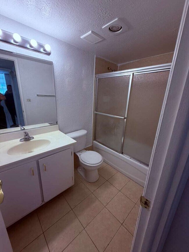 Building Photo - 4550 NW 9th St