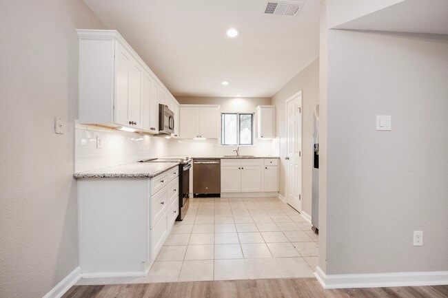 Building Photo - 5005 Georgi Ln