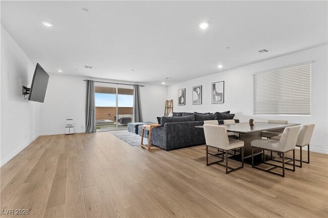 Building Photo - 3508 Liviana Gln Ave