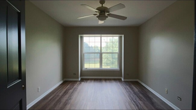 Building Photo - 531 Primrose Ln