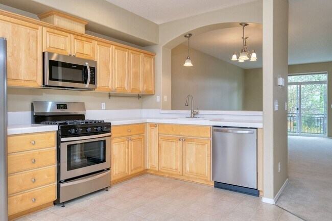 Building Photo - Spectacular 3 Bedroom, 3.5 Bathroom Townhome in Scenic Arbor Station.