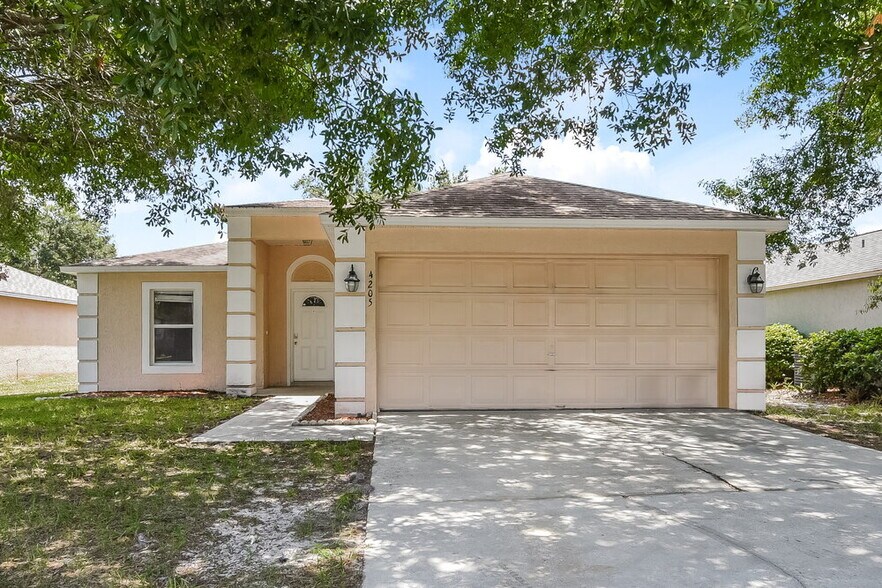 Primary Photo - 4205 Iveyglen Ave