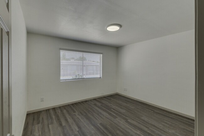 Building Photo - $0 First Month Rent! Remodeled 2 Bed Casita w/ Private Patio, W/D & Pool
