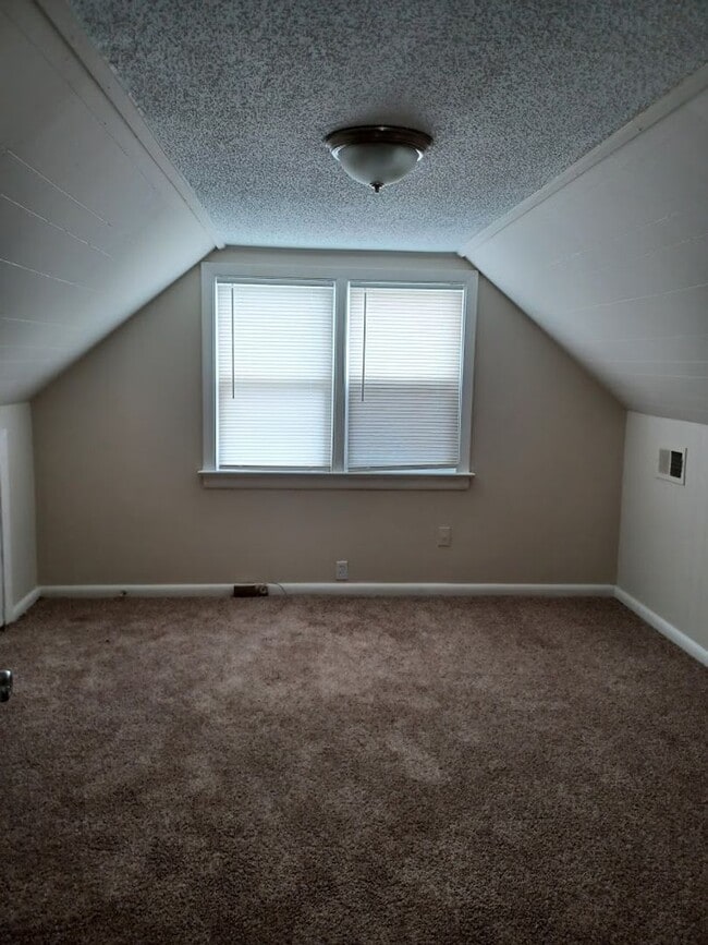 Building Photo - 4 BR single family home