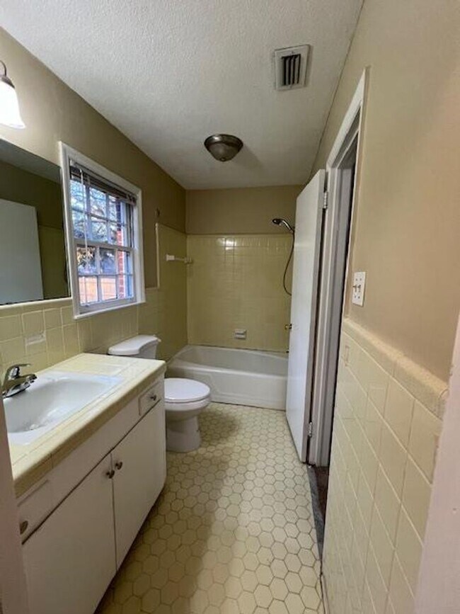 Building Photo - 3 Bedroom/2 Bath Home in Valdosta