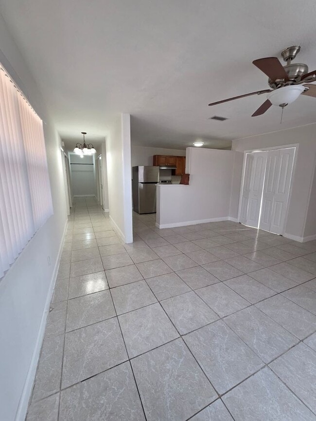 Building Photo - LABOR DAY SPECIAL Great Renovated 3/1 |  Q...