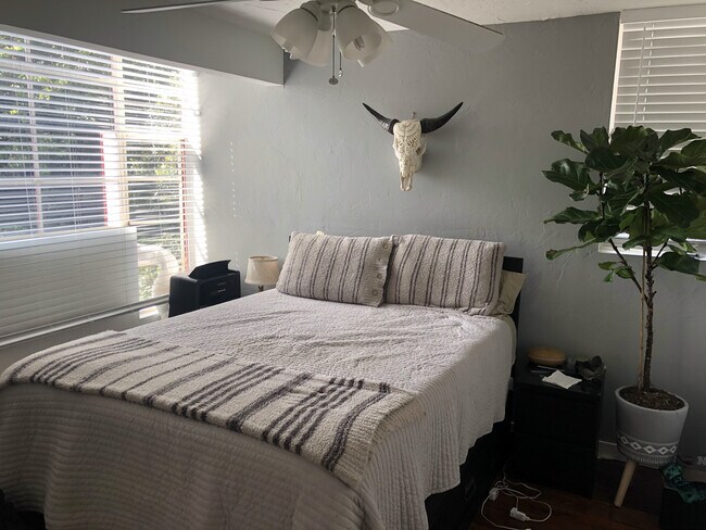 Master Bed - 29233 HEATHERCLIFF Rd