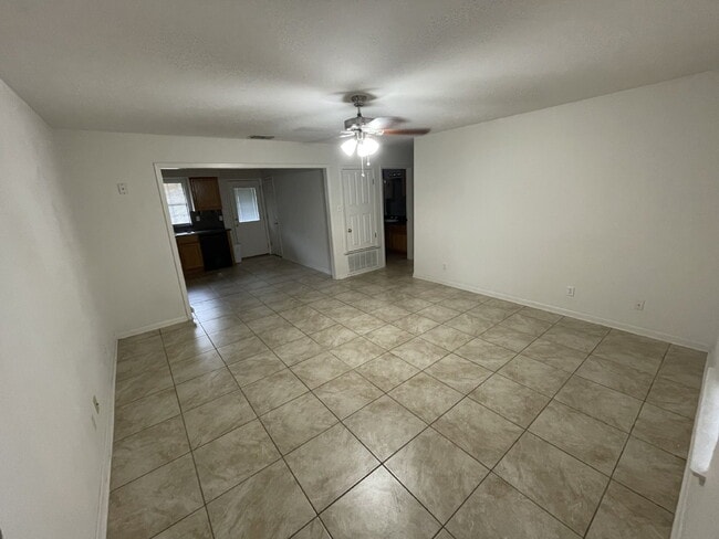 Building Photo - 2 Bed/1 Bath in Pleasanton, TX