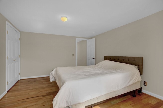 Building Photo - Chic City Living at 2308 E Fairmont Ave!