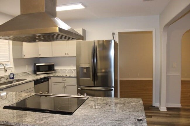 Building Photo - 110 Sandalwood Dr