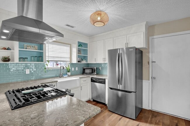 Building Photo - 1714 Old Folkstone Rd