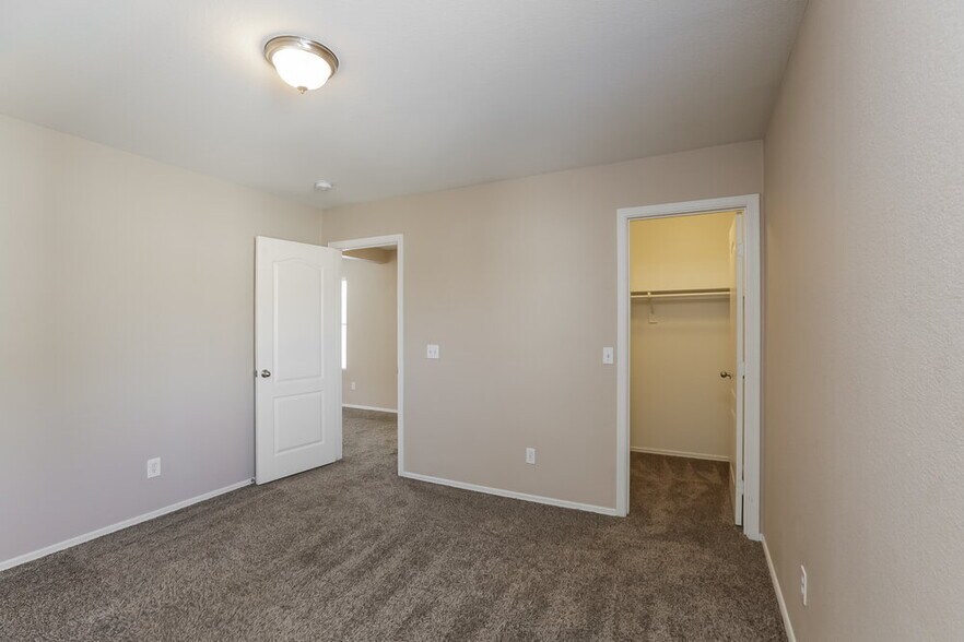 Building Photo - 11242 W Garfield St