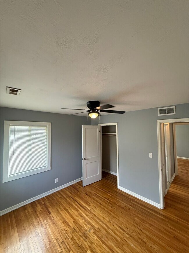 Building Photo - 638 S Woodlawn Blvd