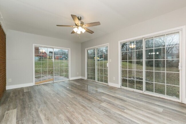 Building Photo - Beautiful Donelson Home in Great Location ...