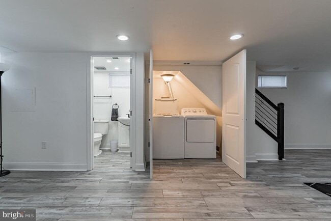 Building Photo - 1812 Woodbourne Ave