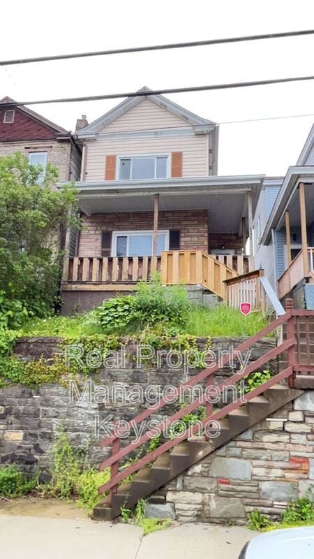 Building Photo - 242 E 17th Ave