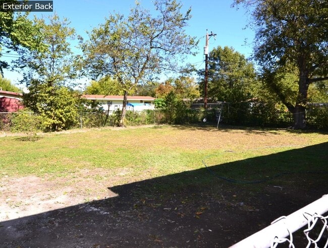 Building Photo - 5123 Vlg Gln Dr