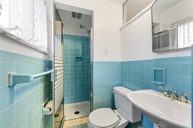 Building Photo - 4813 Sandy Dr