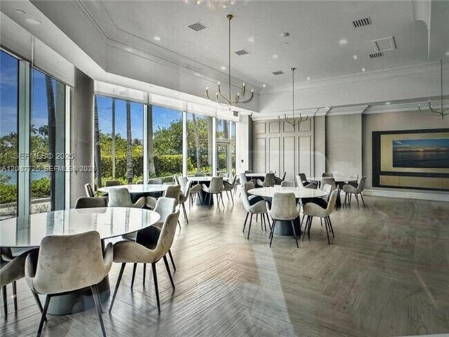 Building Photo - 16500 Collins Ave