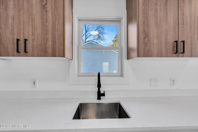 Building Photo - 526 Bradley Blvd