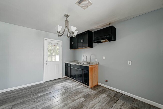 Building Photo - Affordable 3BD/2BA Single-Family Home – Vo...
