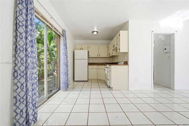 Building Photo - 1333 NW 15th St