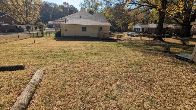 Large backyard - 804 Wabash Ave