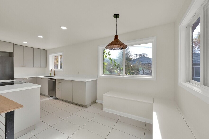 Building Photo - 60 E 1700 S