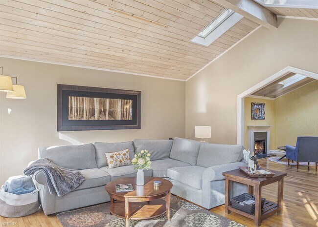 Building Photo - 3 br, 2.5 bath House - 3875 The Hideout