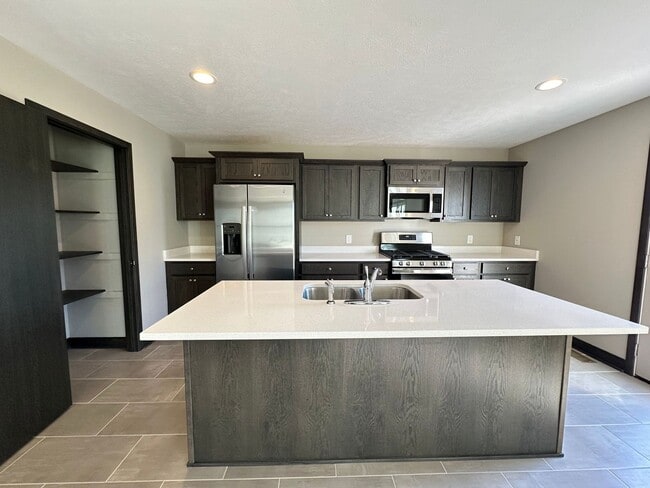 Building Photo - Newer Build - Four Bedroom Duplex in Caledonia!