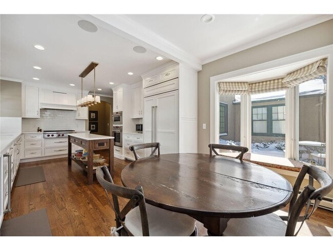 Building Photo - 2810 W Lake of the Isles Pkwy