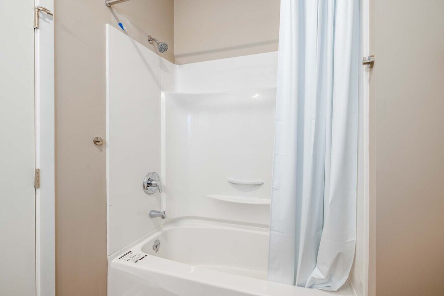 Building Photo - 5 Chestnut St