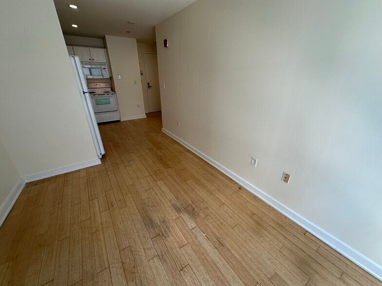 Building Photo - 32 Boylston St