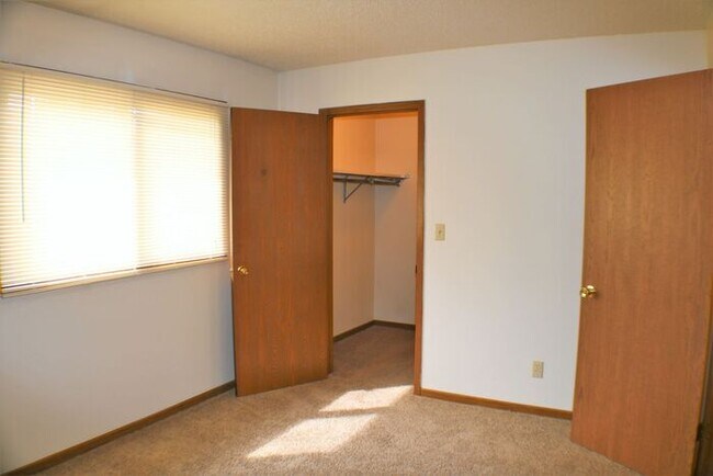 Building Photo - $1,100 | 2 Bedroom, 1 Bathroom CONDO | CAT Friendly* | Available for Immediate Move In!