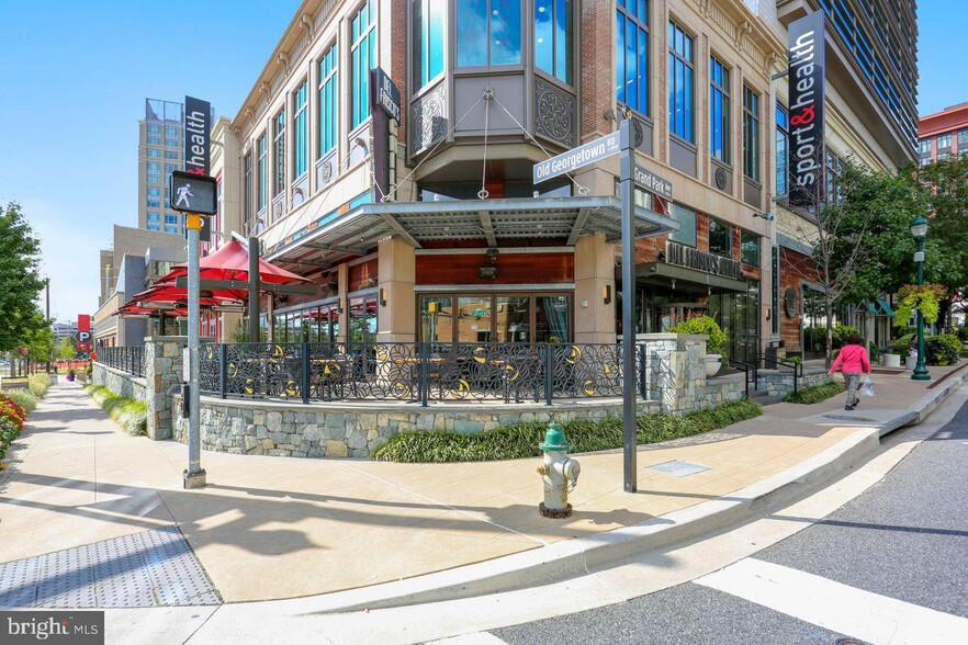 Building Photo - 10600 Kenilworth Ave