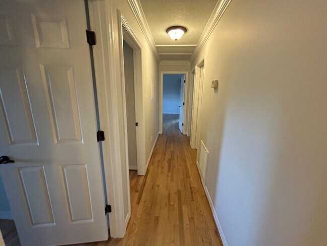Building Photo - Spacious and Perfectly located 4/2 home in...