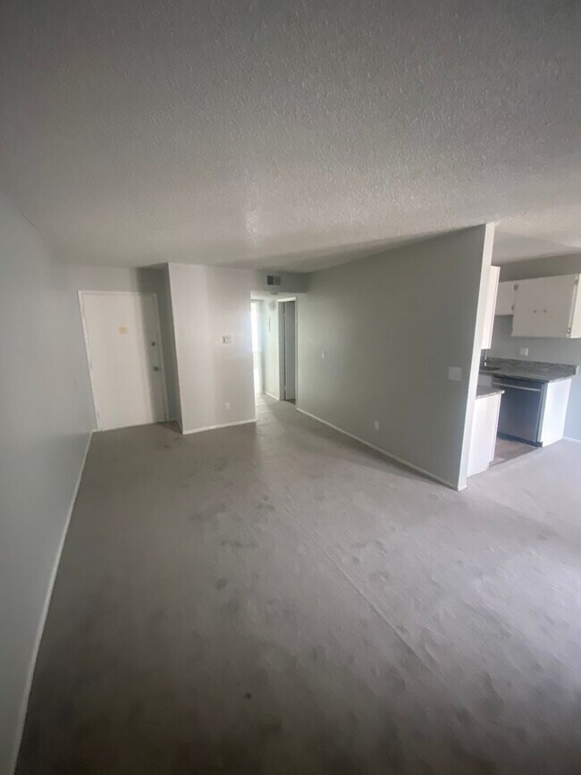 Building Photo - Updated 1 bedroom 1 bathroom in High Hollows!