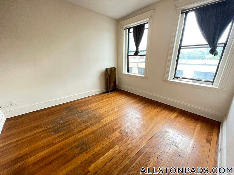 Building Photo - 1148 Commonwealth Ave