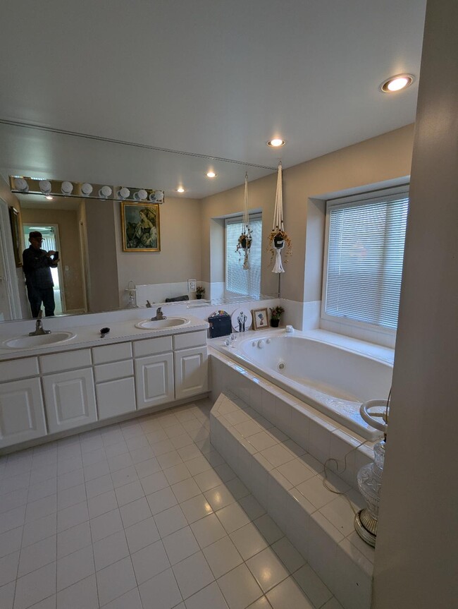 Building Photo - 20870 Balinski Dr