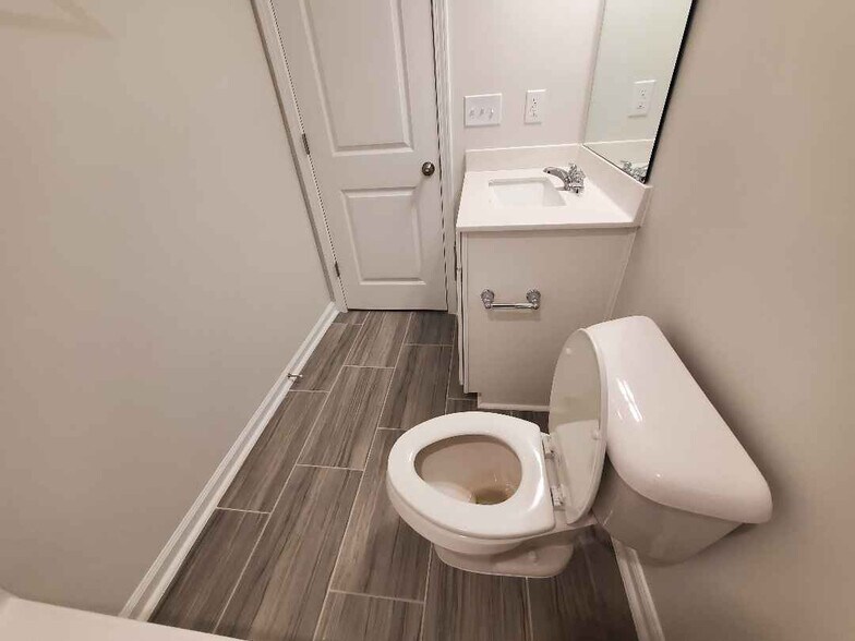 Building Photo - Room in Townhome on Kasota Ln
