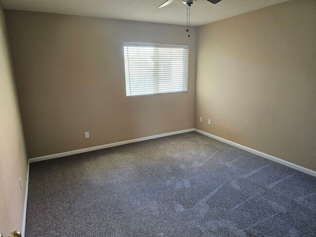 Building Photo - 414 21st St