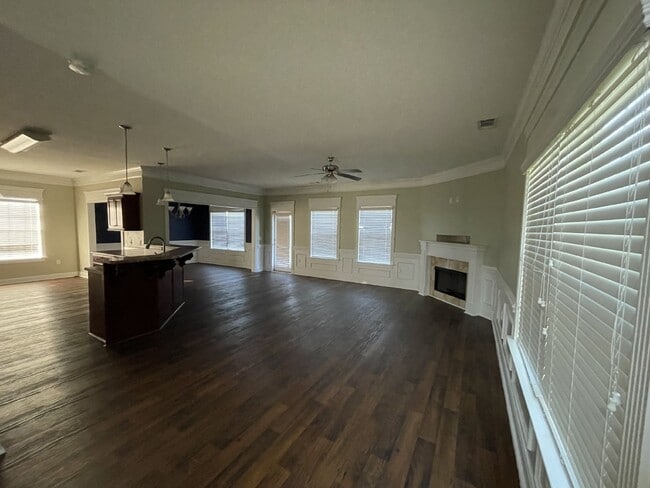 Building Photo - Home For Rent