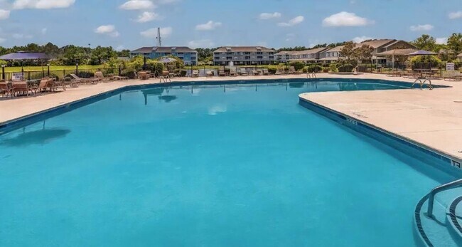 Building Photo - Beautiful 2 Bed / 2 Bath Furnished Condo A...