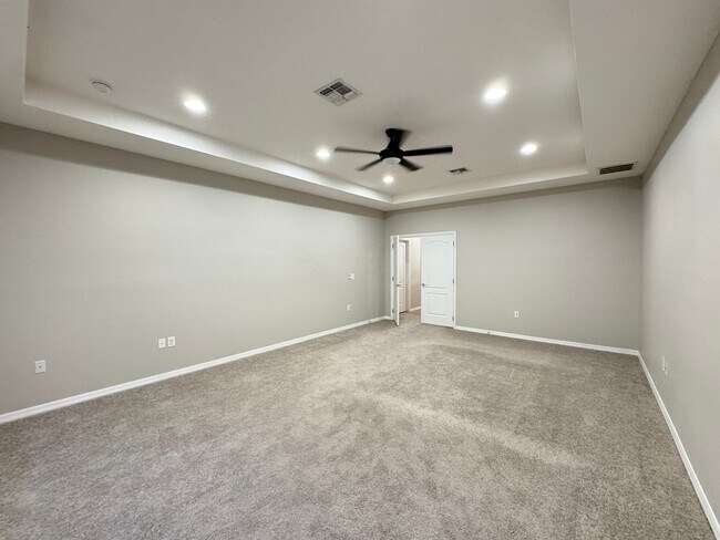 Building Photo - $300 off of a month of rent!! Experience the Epitome of Lakeside Luxury Living — For Rent in Narc...