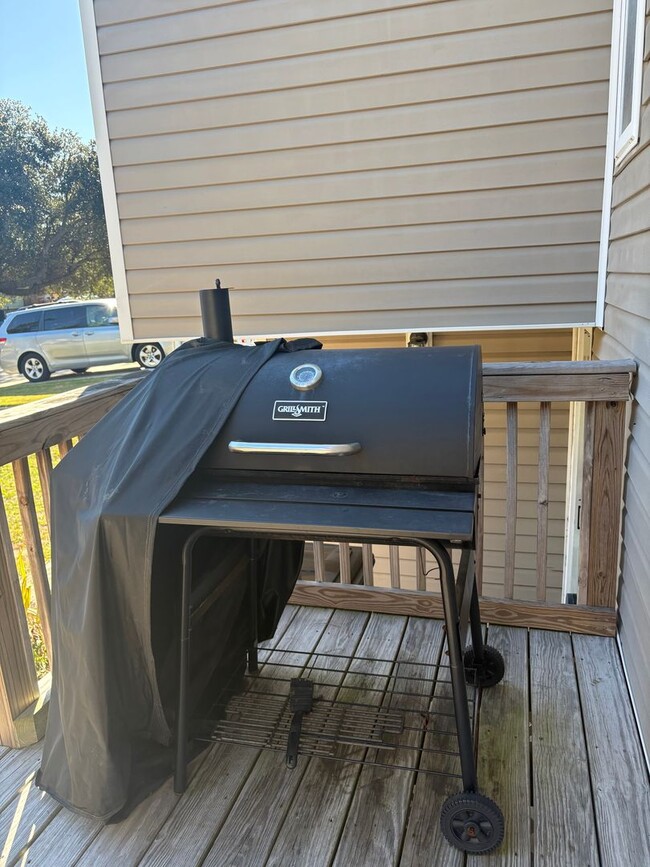 Building Photo - 2 Bedroom 2 Bath (+Bonus Bedoom) in Kill Devil Hills